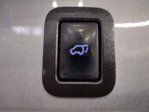 Used 2019 Toyota Highlander Limited image 19