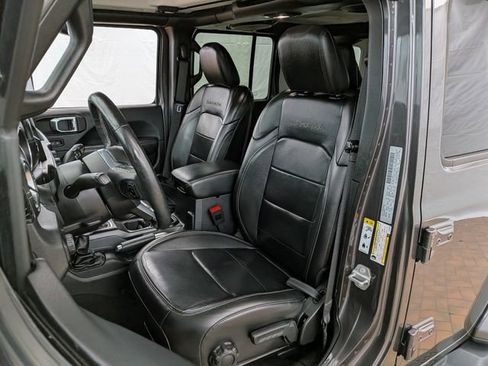 Used 2018 Jeep Wrangler Unlimited Sahara image 12
