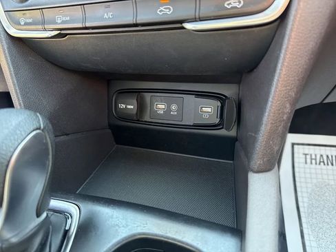 Used 2019 Hyundai Santa Fe SE image 24