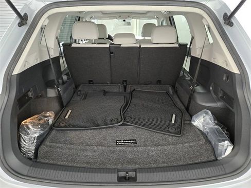 Used 2018 Volkswagen Tiguan SE w/ Panoramic Sunroof Package image 20