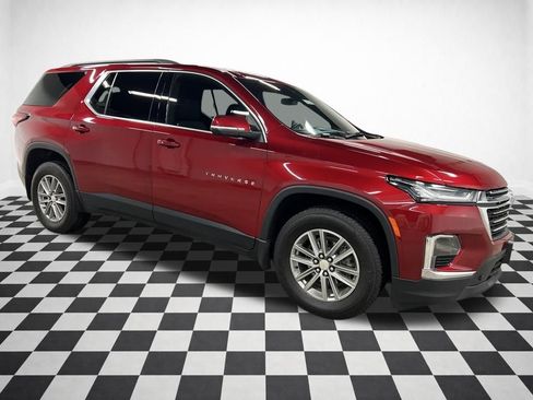 Used 2023 Chevrolet Traverse LT image 1