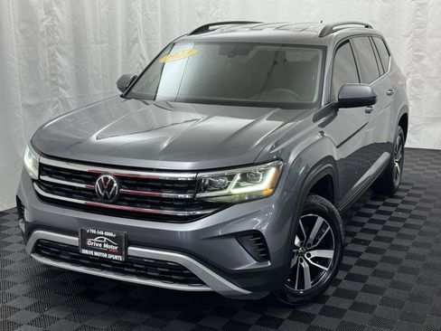 Used 2023 Volkswagen Atlas SE image 2