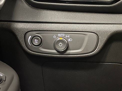 Used 2023 Chevrolet Bolt EUV LT image 13