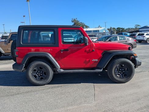 Used 2019 Jeep Wrangler Sport image 3