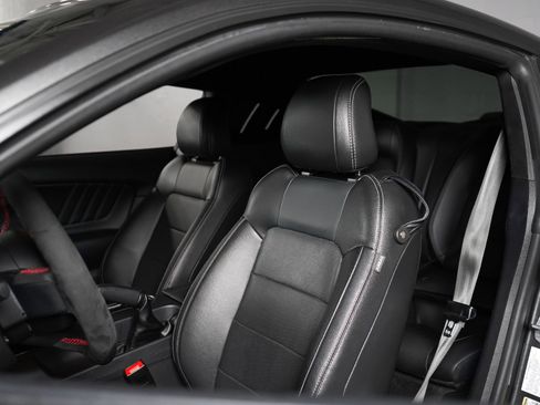 Used 2018 Ford Mustang GT Premium w/ Black Accent Package RWD image 97