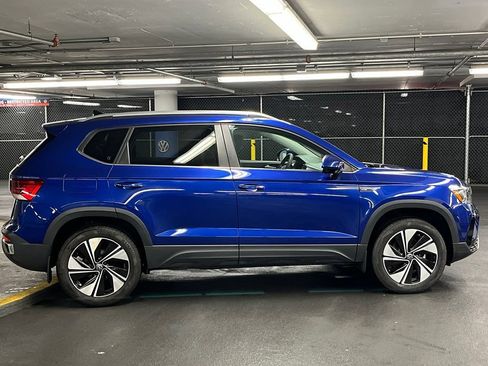 Used 2024 Volkswagen Taos SE w/ Panoramic Sunroof Package AWD/4WD image 39
