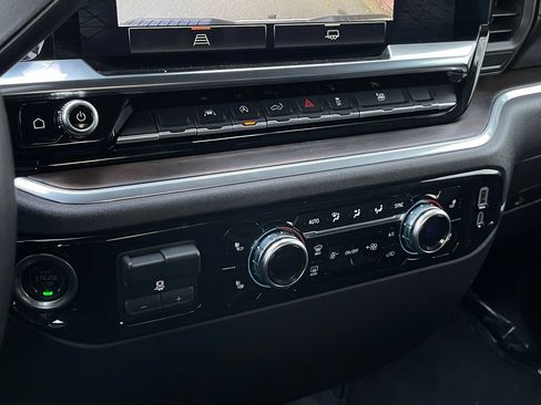 Used 2025 GMC Sierra 1500 SLT AWD/4WD image 19