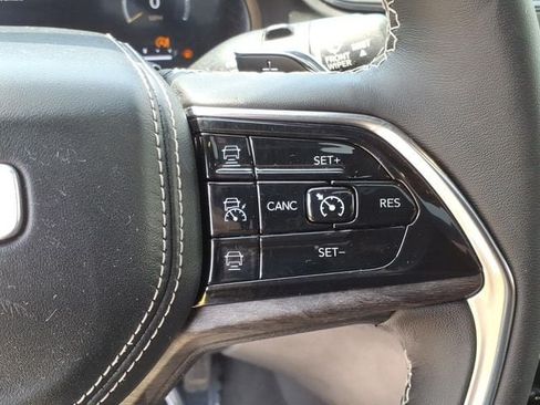 Used 2022 Jeep Grand Cherokee Overland AWD/4WD image 26
