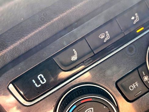 Used 2020 Volkswagen Tiguan S image 24