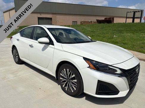 Certified 2023 Nissan Altima 2.5 SV AWD/4WD image 3