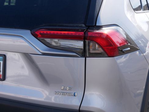 Used 2022 Toyota RAV4 LE image 17