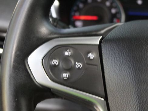 Used 2023 Chevrolet Traverse LT FWD image 16