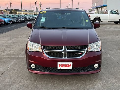 Used 2020 Dodge Grand Caravan SXT w/ Driver Convenience Group image 4