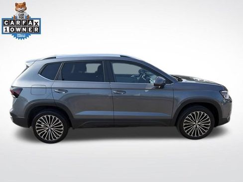 Used 2025 Volkswagen Taos SE FWD image 11