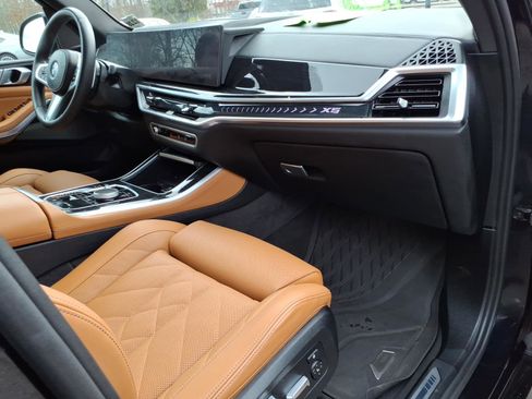 Used 2024 BMW X5 xDrive40i w/ M Sport Package image 10