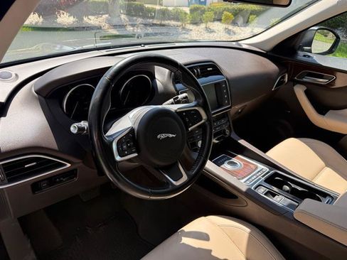Used 2018 Jaguar F-PACE Prestige AWD/4WD image 12