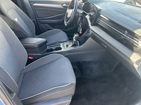 Used 2025 Volkswagen Jetta Sport FWD image 9