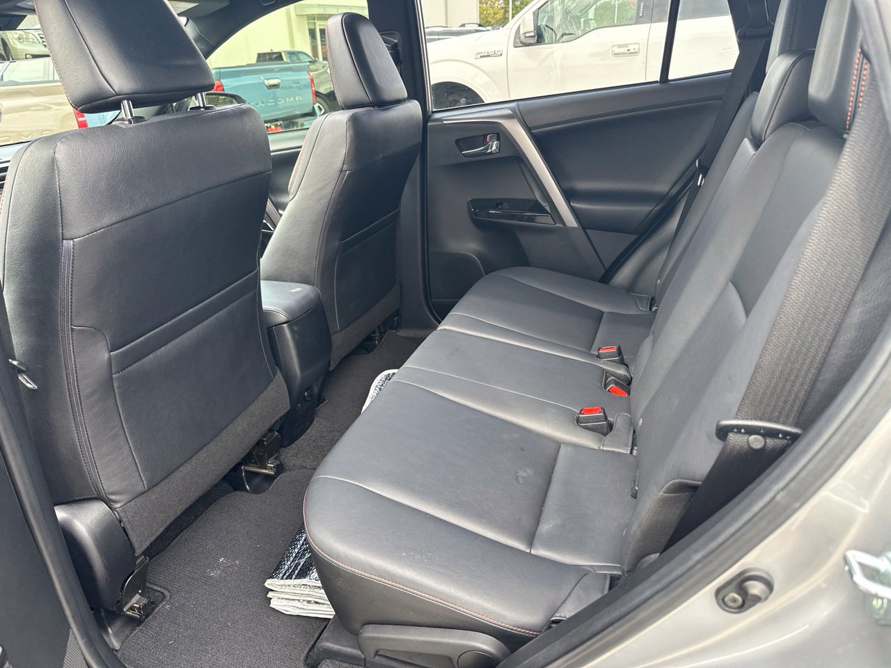 Used 2018 Toyota RAV4 SE w/ Power Extra Value Package FWD image 11