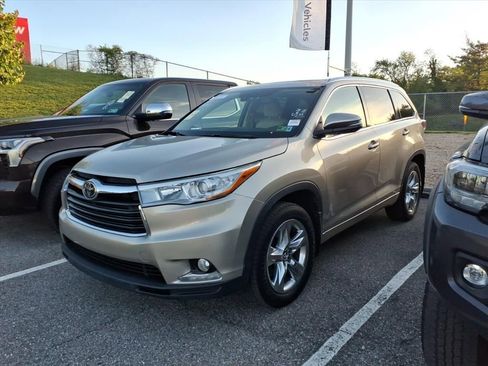 Used 2016 Toyota Highlander Limited Platinum AWD/4WD image 4