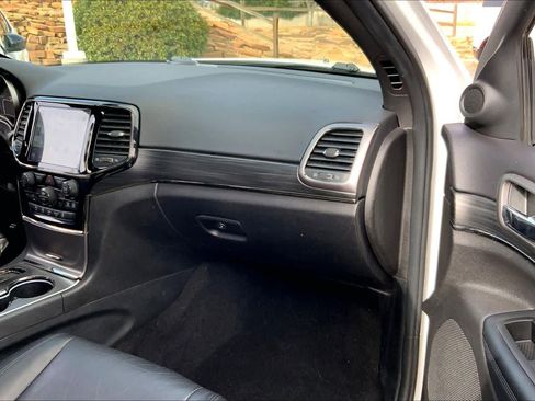 Used 2020 Jeep Grand Cherokee Limited X image 17