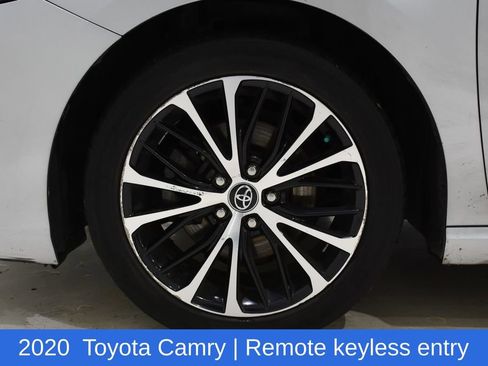 Used 2020 Toyota Camry SE FWD image 6
