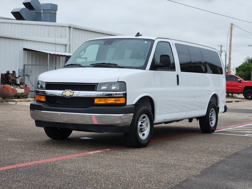 Used 2025 Chevrolet Express 2500 LT w/ LT Preferred Equipment Group RWD image 3