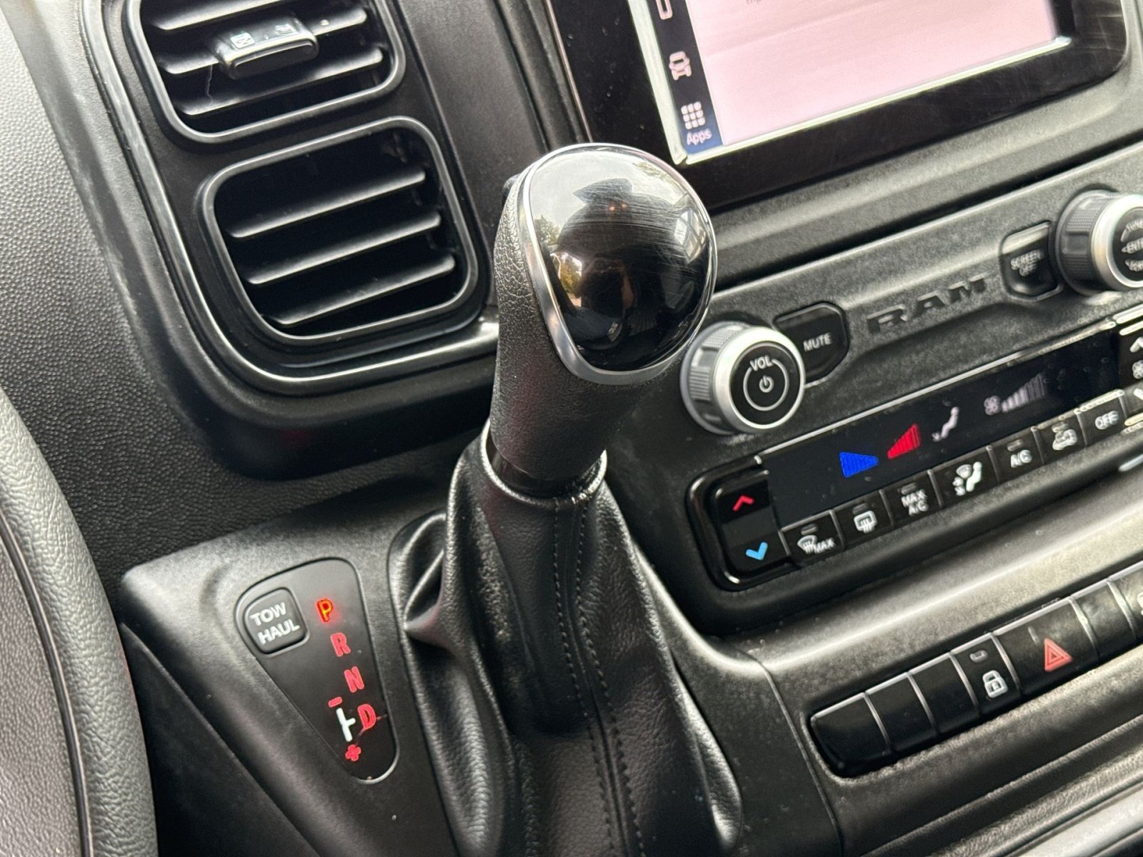 Used 2024 RAM ProMaster 2500 w/ Convenience Group FWD image 19