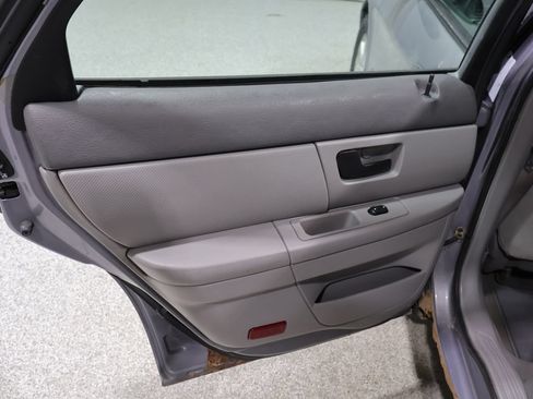 Used 2006 Ford Taurus SEL FWD image 18
