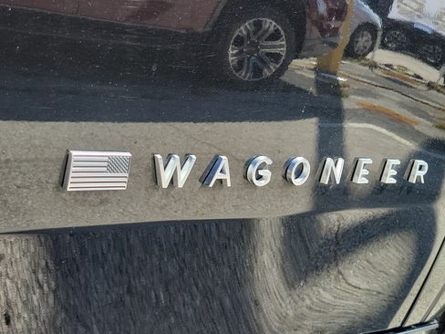 Used 2025 Jeep Wagoneer 4WD image 6