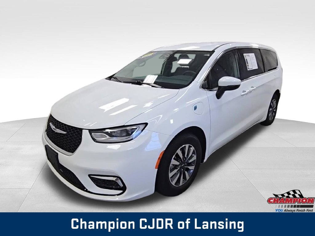 Used 2023 Chrysler Pacifica Touring-L FWD image 4