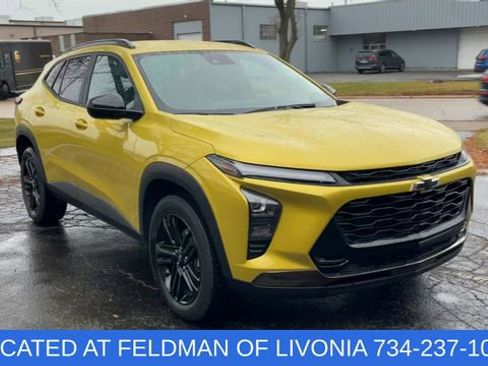 Used 2024 Chevrolet Trax ACTIV w/ Driver Confidence Package image 2