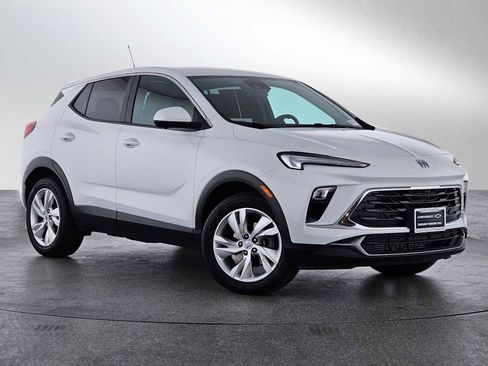 Used 2024 Buick Encore GX Preferred w/ Advanced Technology Package image 2