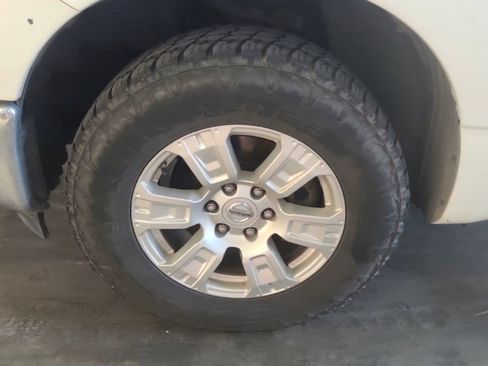 Used 2018 Nissan Titan SV AWD/4WD image 5