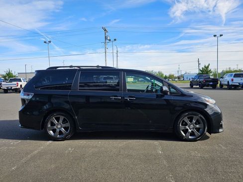 Used 2015 Toyota Sienna SE w/ SE Preferred Package FWD image 5