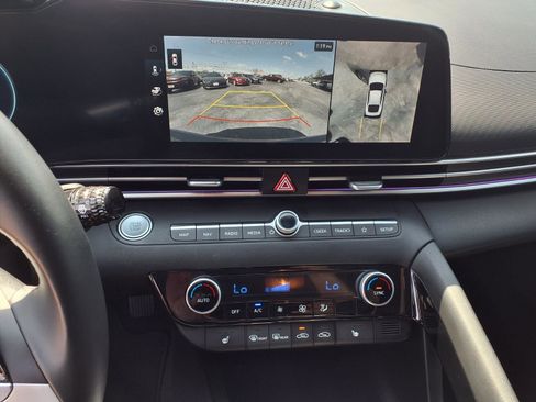 Used 2024 Hyundai Elantra Limited FWD image 7