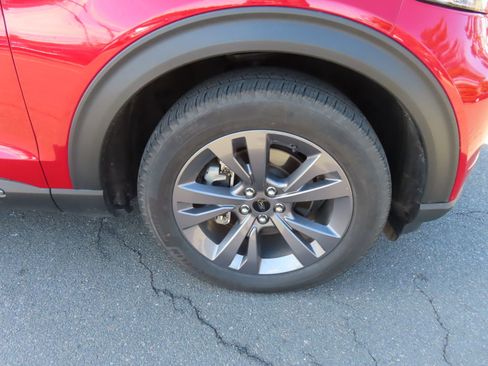 Used 2024 Ford Explorer XLT w/ Equipment Group 202A image 9