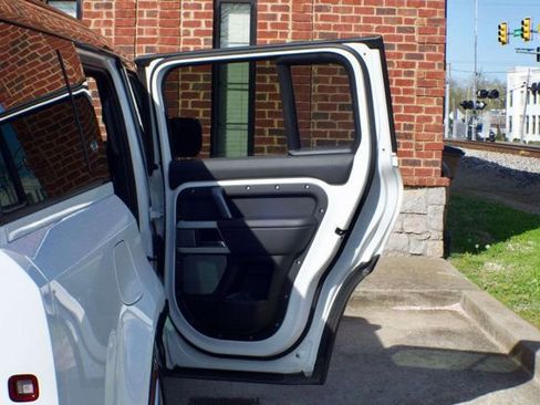 Used 2024 Land Rover Defender 130 X-Dynamic SE image 52