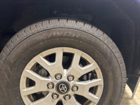 Certified 2024 Toyota Tacoma SR5 image 39