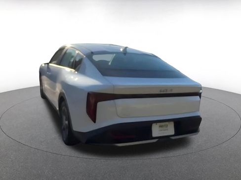 Used 2025 Kia K4 LXS image 11