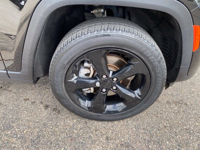 Used 2023 Jeep Grand Cherokee L Altitude AWD/4WD image 16