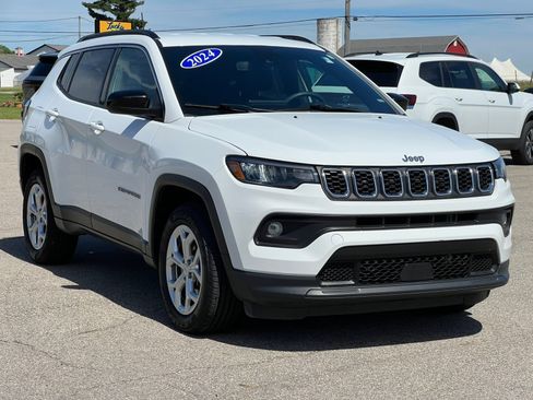 Used 2024 Jeep Compass Latitude AWD/4WD image 46