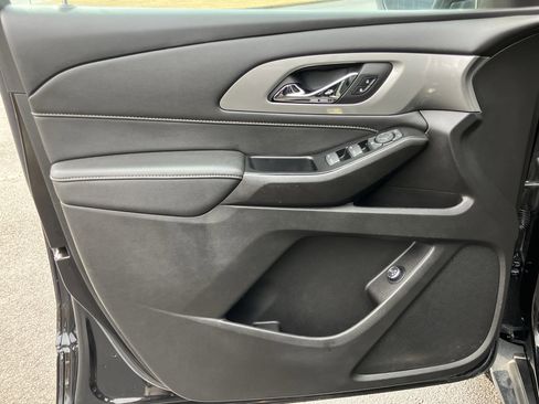 Used 2023 Chevrolet Traverse LT image 14