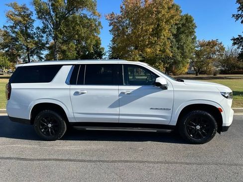Used 2021 Chevrolet Suburban LT image 28