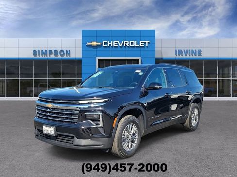 Used 2025 Chevrolet Traverse LT w/ Enhanced Driving Package image 4