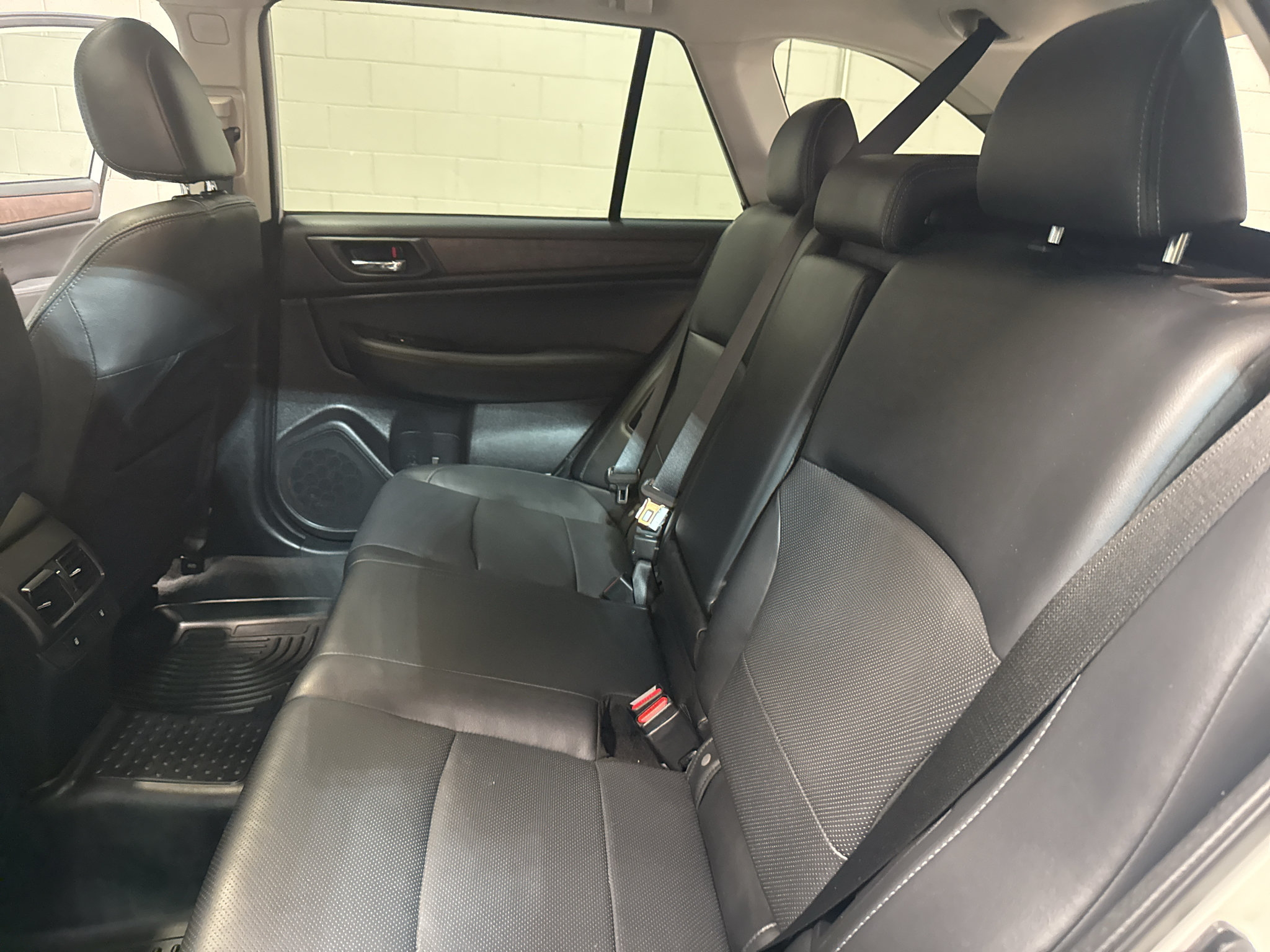Used 2016 Subaru Outback 2.5i Limited AWD/4WD image 24