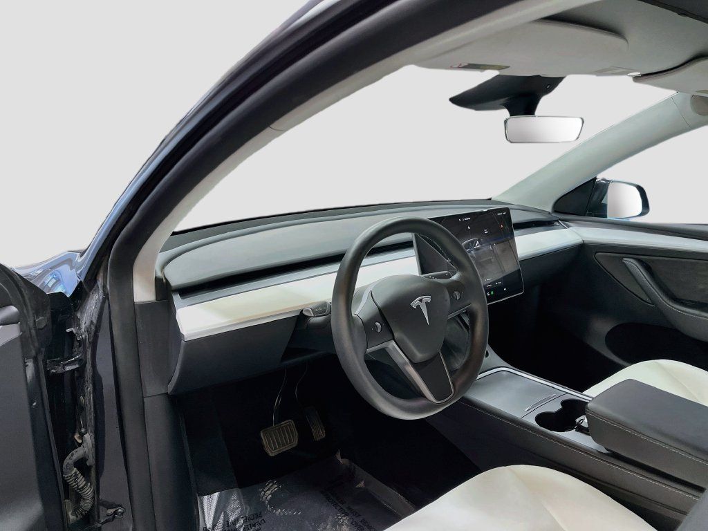 Used 2024 Tesla Model Y Long Range AWD/4WD image 9