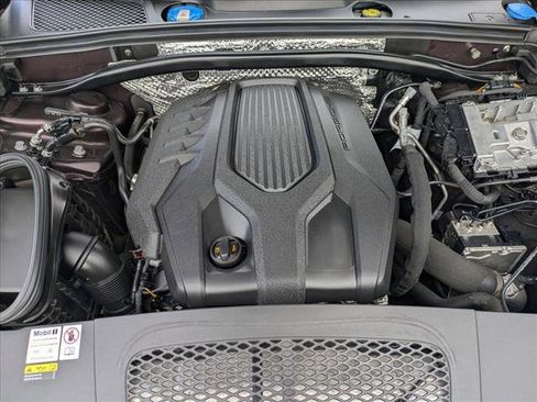 Used 2023 Porsche Macan AWD/4WD image 23