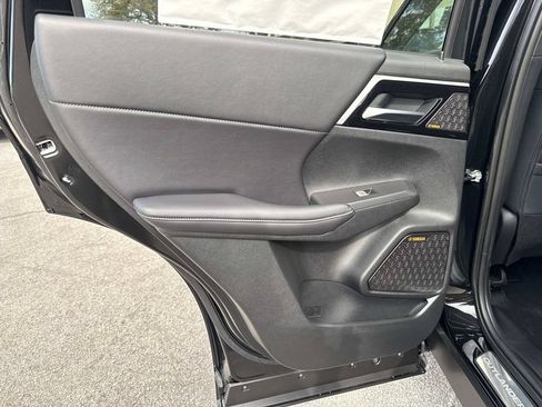 New 2026 Mitsubishi Outlander SE FWD image 11