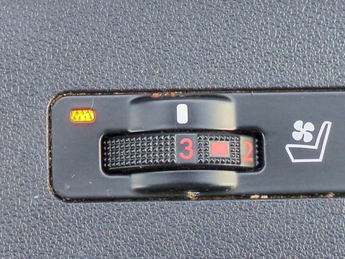 Used 2016 Toyota Highlander Limited image 24