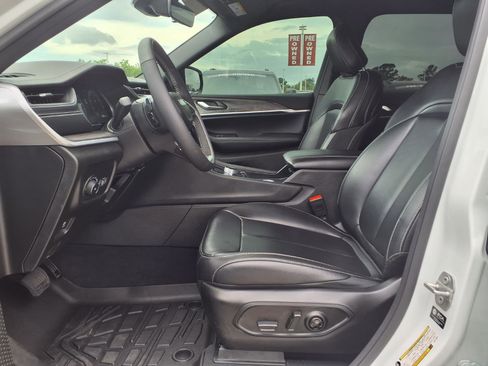 Used 2025 Jeep Grand Cherokee L Limited RWD image 10